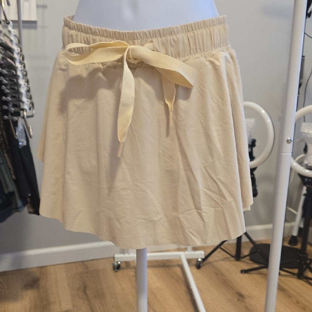 Elegant Cream Skirt with Bow